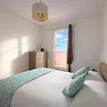 For 6 People, Terrace, Parking * La Teste-de-Buch