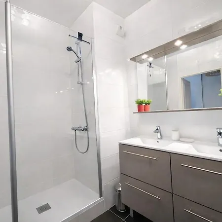 Apartment For 6 People, Terrace, Parking *